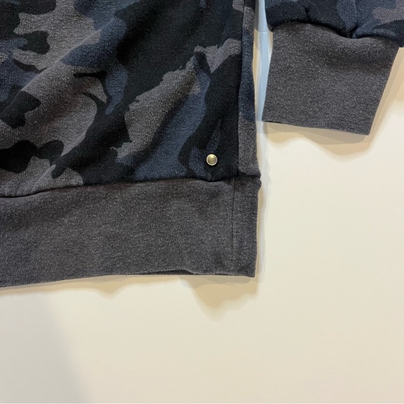 prAna Women’s Gray/Blue Camouflage Crewneck Sweater - Picture 4 of 7